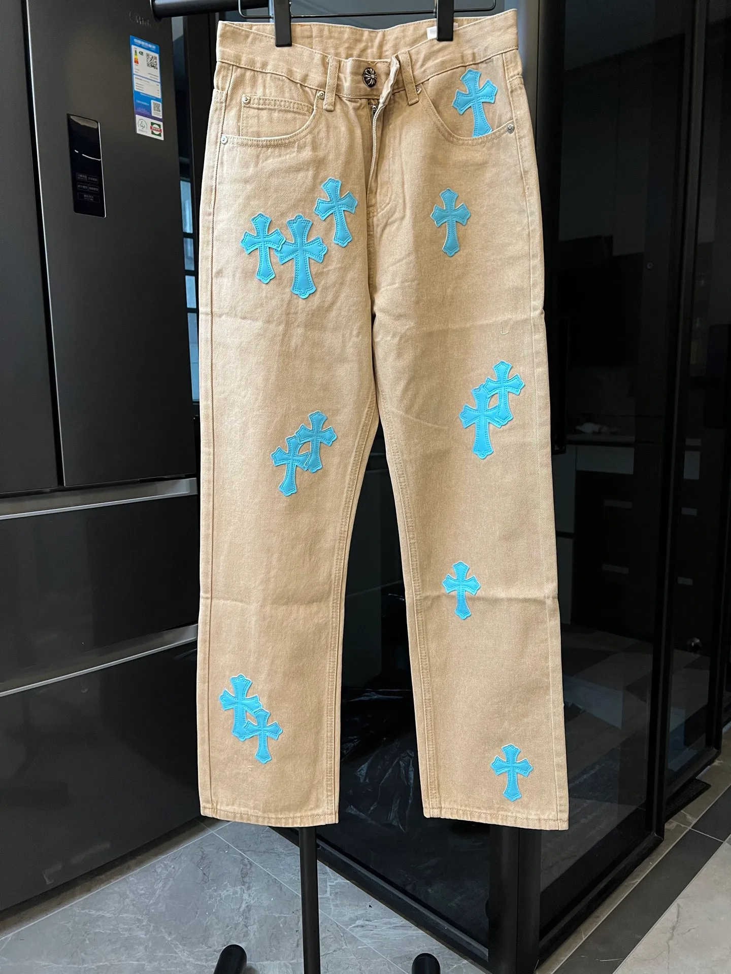 P250 [next day] Chrome Hearts/Chrome Hearts 25FW overseas customized khaki patchwork sea blue patchwork leather cross jeans (khaki) Size: 28 30 32 34 (corresponding to s-xl) Detailed sizes can be found in Figure 9